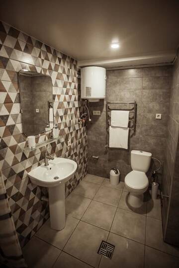 Фото номера Стандартный трехместный номер Отель REEF Hotel г. Коблево 13